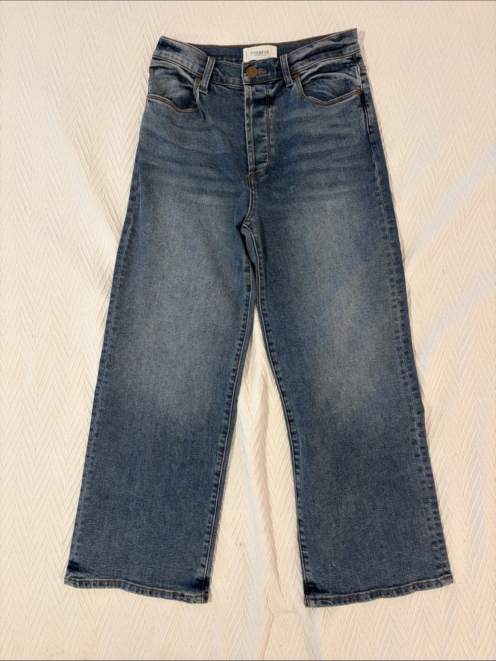 Evereve Women’s Medium Blue Relaxed Straight Jeans